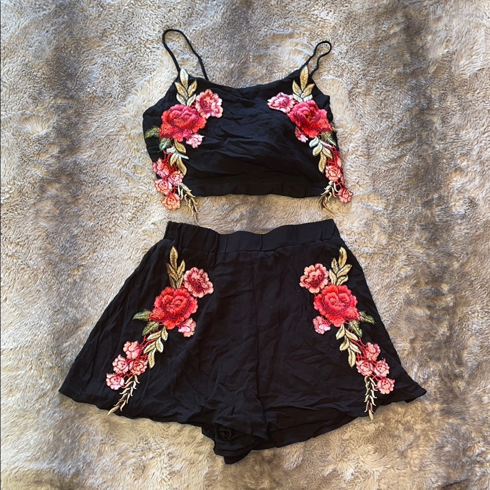 Floral Embroidered Black Two-Piece Set 🌹